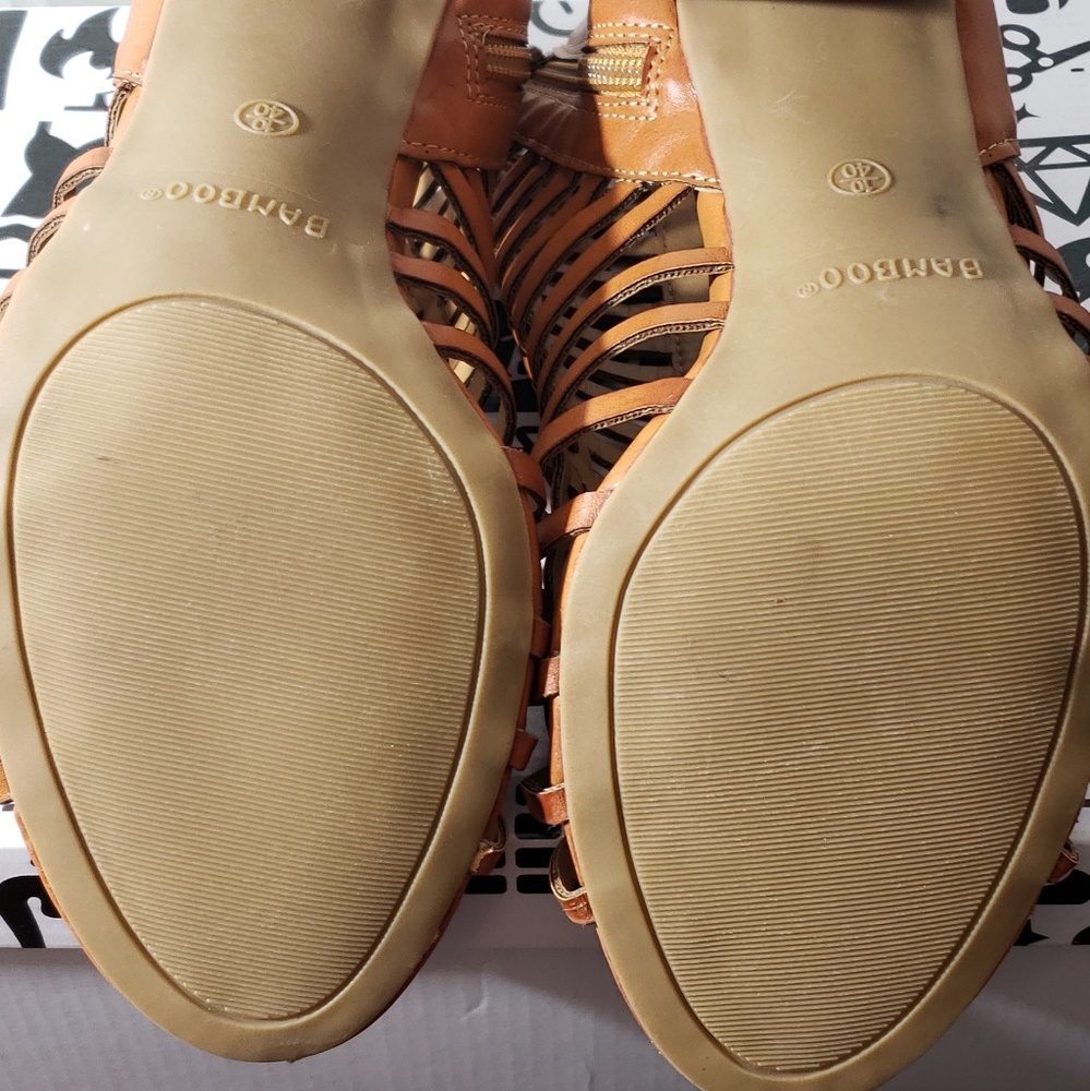 Stylish Ribbed Summer/Fall Heels - Picture 4 of 5